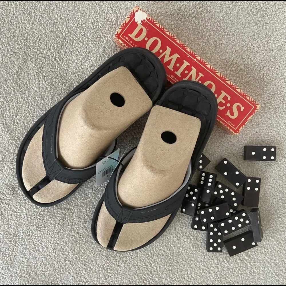 VOLCOM Recliner Flip Flops Size 8